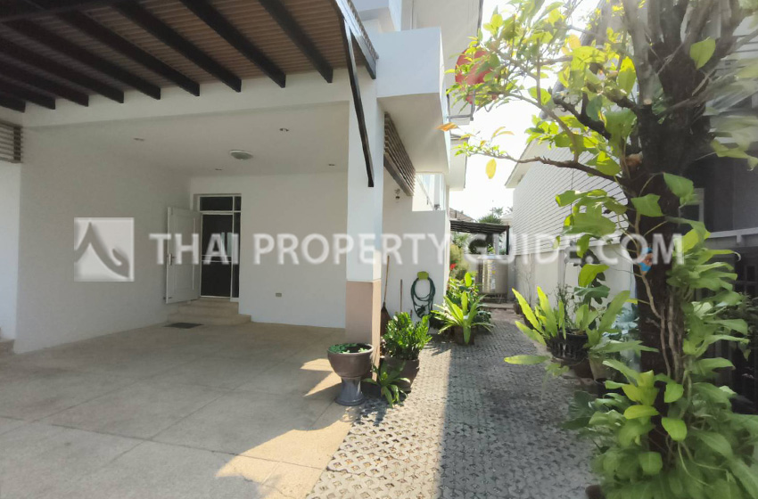 House with Shared Pool in Nichada Thani 